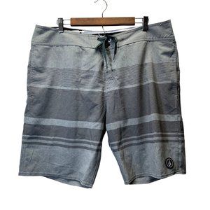 Volcom‎ Trunks Mens Size 38 Gray Stripes Unlined Static Division Boardshorts
